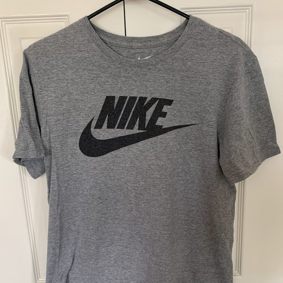 Grey Nike Spellout Tshirt - Picture 1 of 3